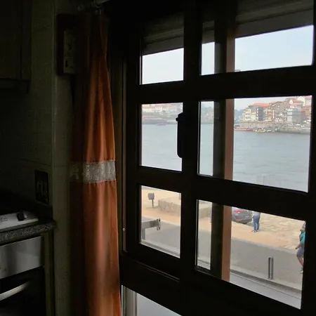 Amazing River Views - Charming Studio