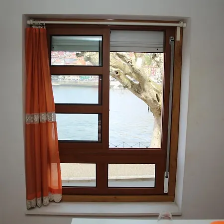 Amazing River Views - Charming Studio