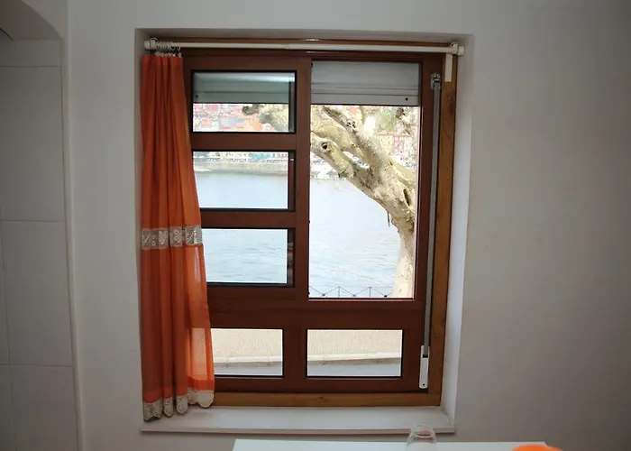 Amazing River Views - Charming Studio