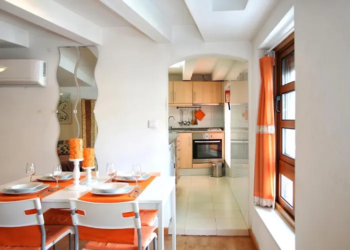 Amazing River Views - Charming Studio *